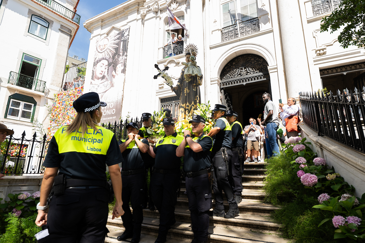 A cerimónia teve início ao final da tarde junto da Igreja de Santo António