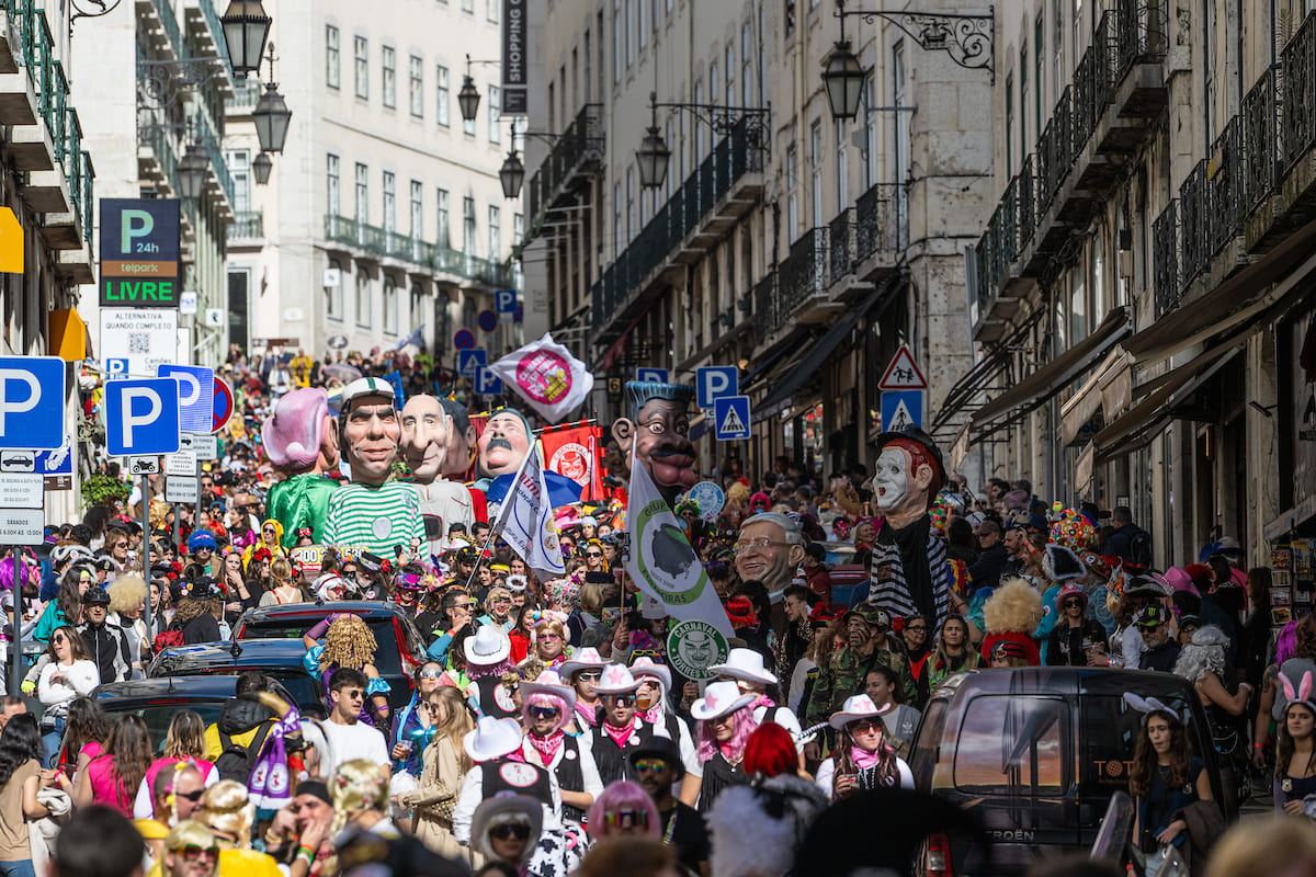 As icónicas matrafonas e cabeçudos, símbolos incontornáveis da festa, partiram do Rossio