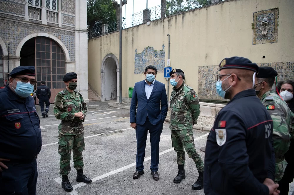 Ângelo Pereira, vereador da Proteção Civil e Socorro, e Tiago Lopes, comandante do RSB - Quartel do Comando na Av. Dom Carlos I