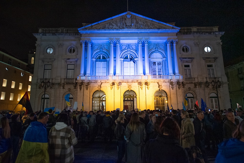 Os Paços do Concelho foram iluminados na noite de 24 de fevereiro com as cores da Ucrânia