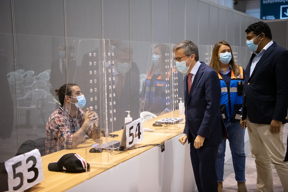 Carlos Moedas visitou o Centro de vacinação da FIL para agradecer a todos os profissionais de saúde e serviços da autarquia
