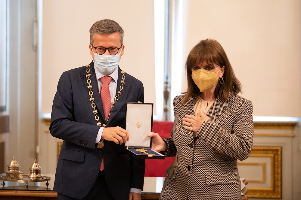 A Presidente da Grécia, Katerina Sakellaropoulou, recebeu de Carlos Moedas a chave de honra da cidade de Lisboa