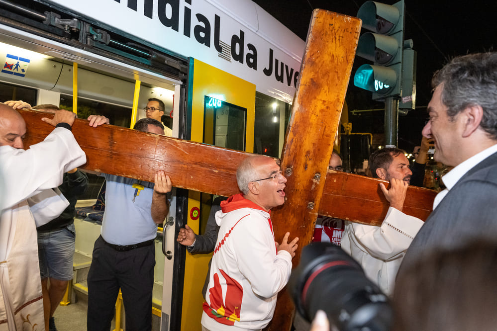 Os símbolos chegaram ao Cais do Sodré no elétrico da Carris vindo de Oeiras