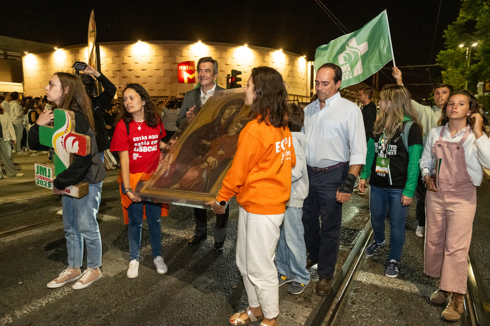 Os símbolos da Jornada Mundial da Juventude (JMJ) – a cruz peregrina e o ícone de Nossa Senhora Salus Populi Romani – chegaram a Lisboa a 22 de julho