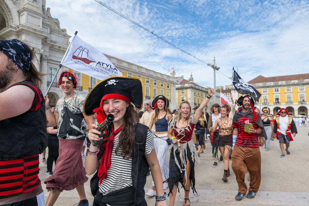 Desfile das tripulações dos veleiros - Terreiro do Paço