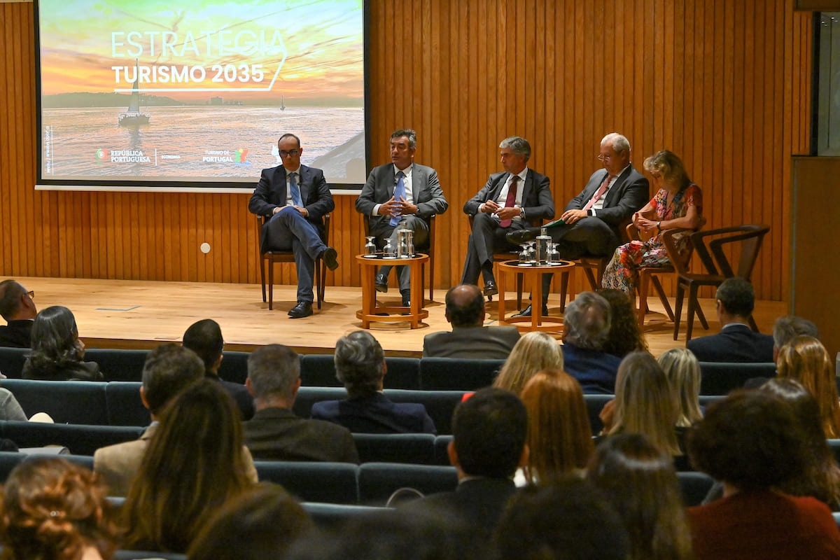 Filipe Anacoreta, vice-presidente da CML Francisco Calheiros,presidente da Confederação do Turismo de Portugal Nuno Bento,vogal executivo do Programa Regional de Lisboa Carla Salsinha, presidente da Entidade Regional de Turismo da Região de Lisboa Pedro Machado, Secretário de Estado do Turismo