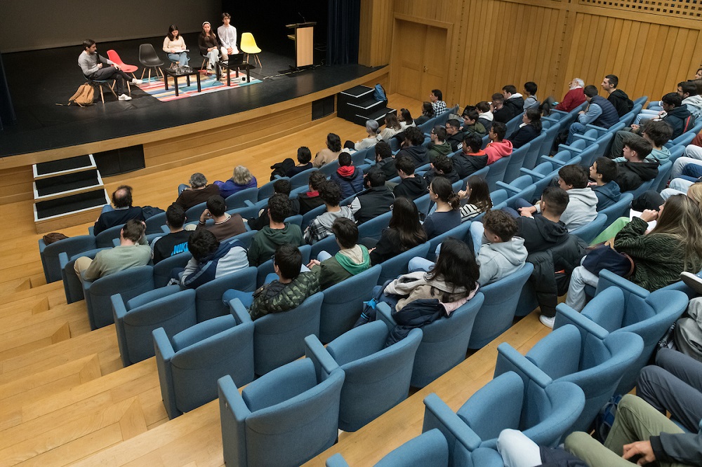 Seminário no âmbito do projeto SEED sobre literacia financeira e empreendedorismo - Escola Secundária Camões