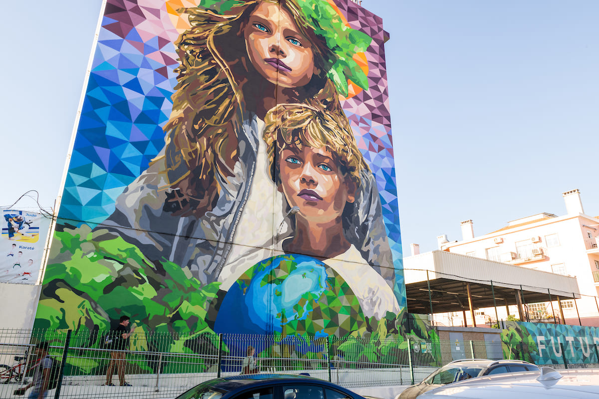 Mural "Juntos por um futuro melhor" em Alvaladee