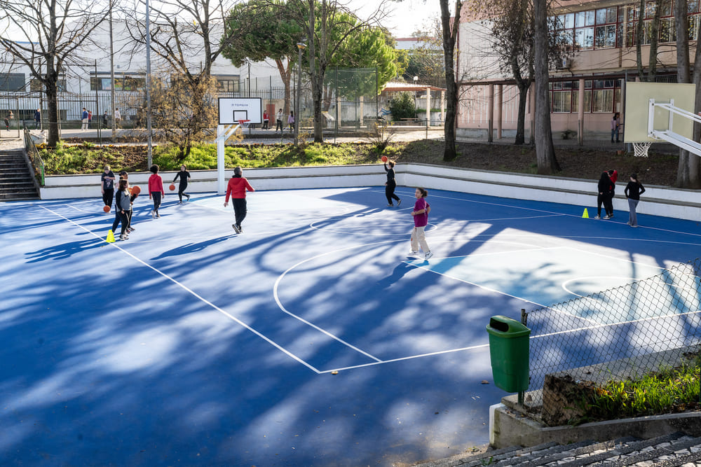 Novo campo desportivo, da Escola Básica 2,3 Quinta de Marrocos