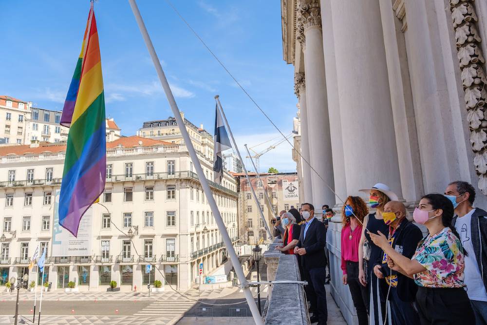 Bandeira arco-irís hasteada nos Paços do Concelho de Lisboa