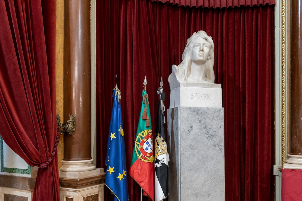 Busto que representa a República, uma obra de Fernando Conduto - Salão Nobre dos Paços do Concelho de Lisboa