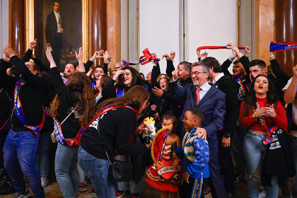 Entrega de troféu à Marcha da Madragoa vencedora da edição 2022 - Salão Nobre dos Paços do Concelho