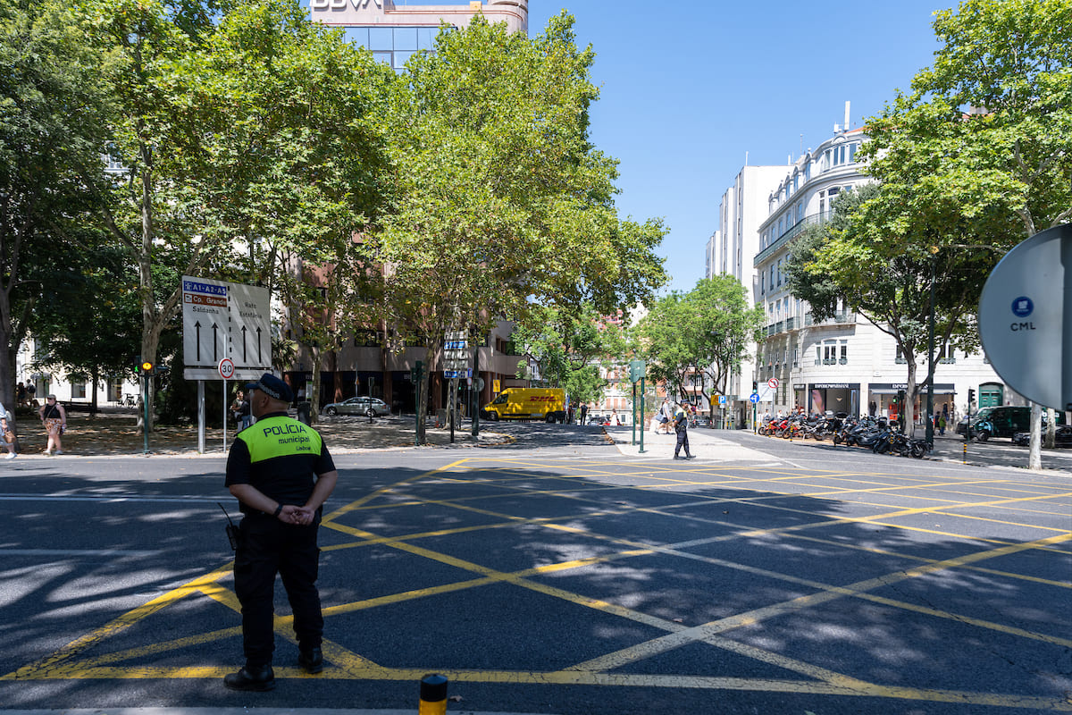 Fiscalização de trânsito na Avenida da Liberdade - fotografia de arquivo