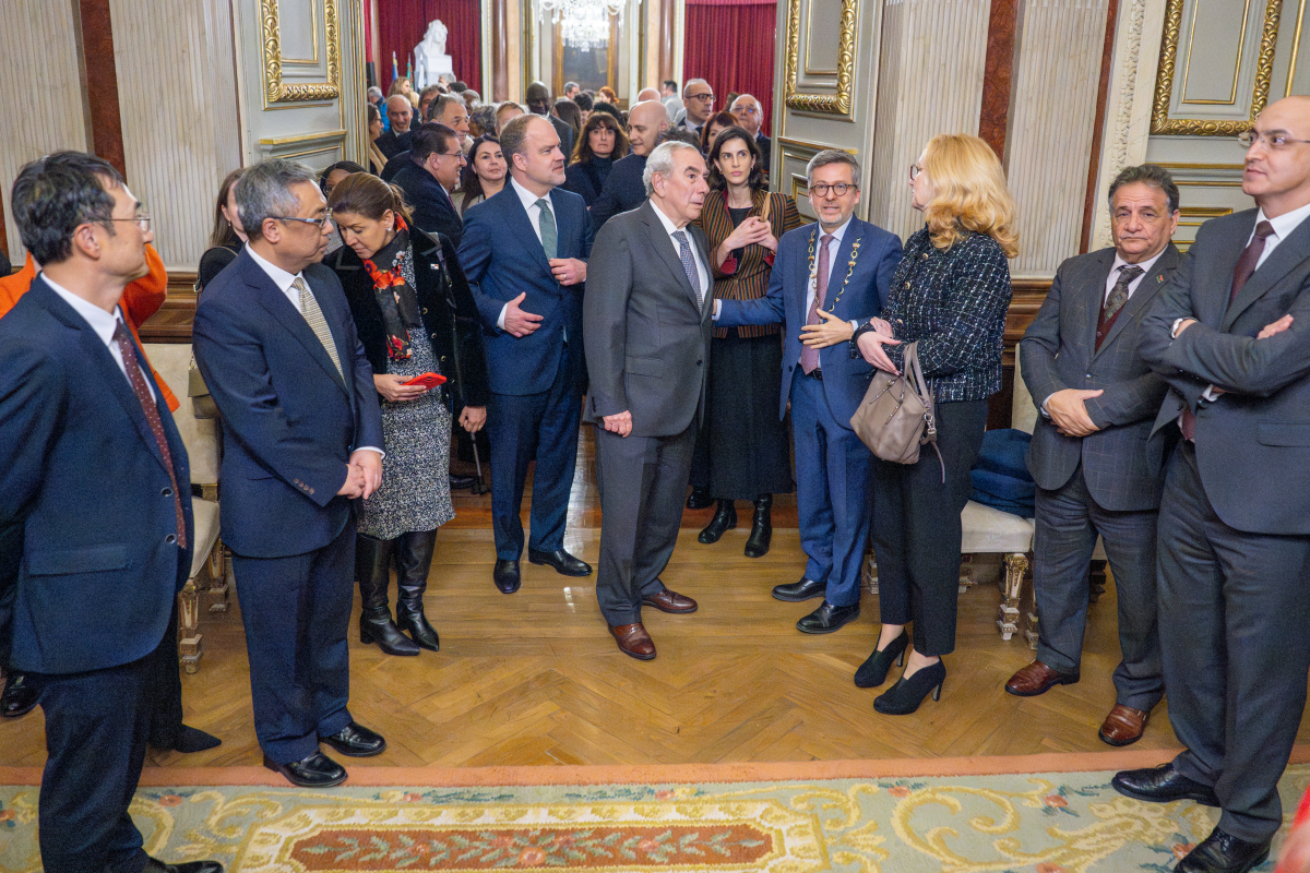 Diplomatic Corps received in the Town Hall