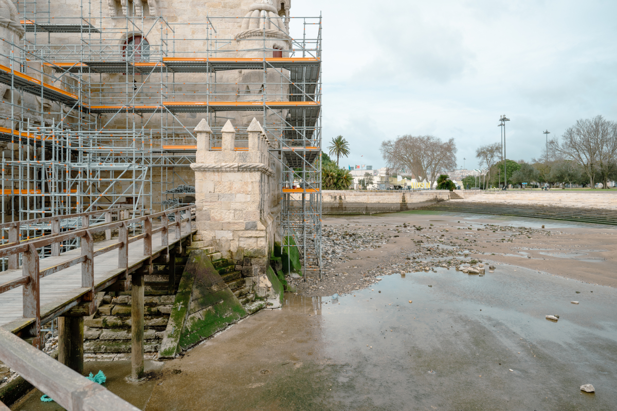 Vinte e cinco anos após uma “intervenção integral de conservação e restauro”, a Torre de Belém tem em curso obras de conservação e restauro