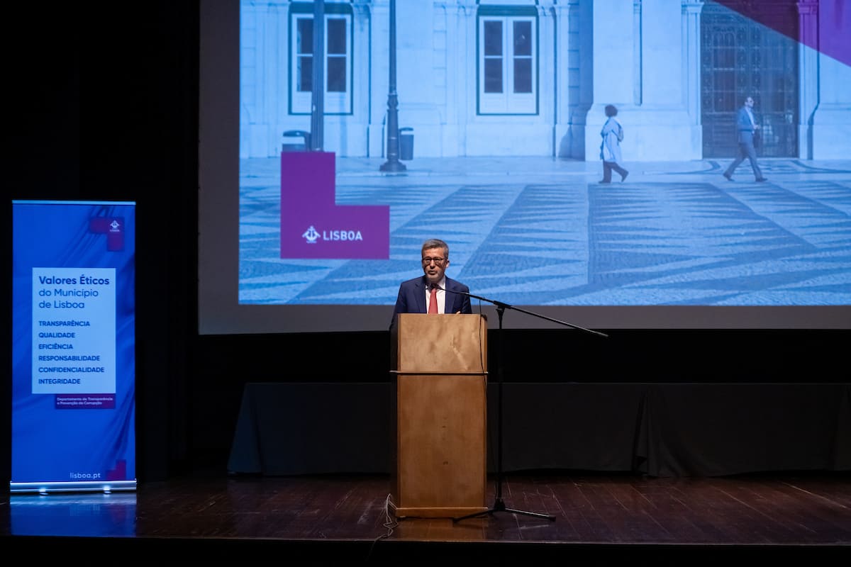 Na sessão de abertura, Carlos Moedas, presidente da Camara Municipal de Lisboa assinalou a importância de fortalecer a cultura de ética e integridade através de três eixos fundamentais: “integridade, confiança e eficácia.”