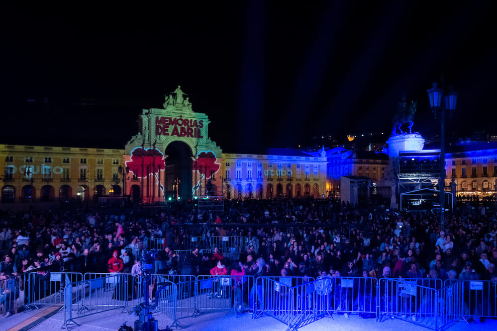 “Memórias de Abril”, um espetáculo de videomapping numa viagem pelos acontecimentos que marcaram o antes e o depois da Revolução de 25 de Abril de 1974