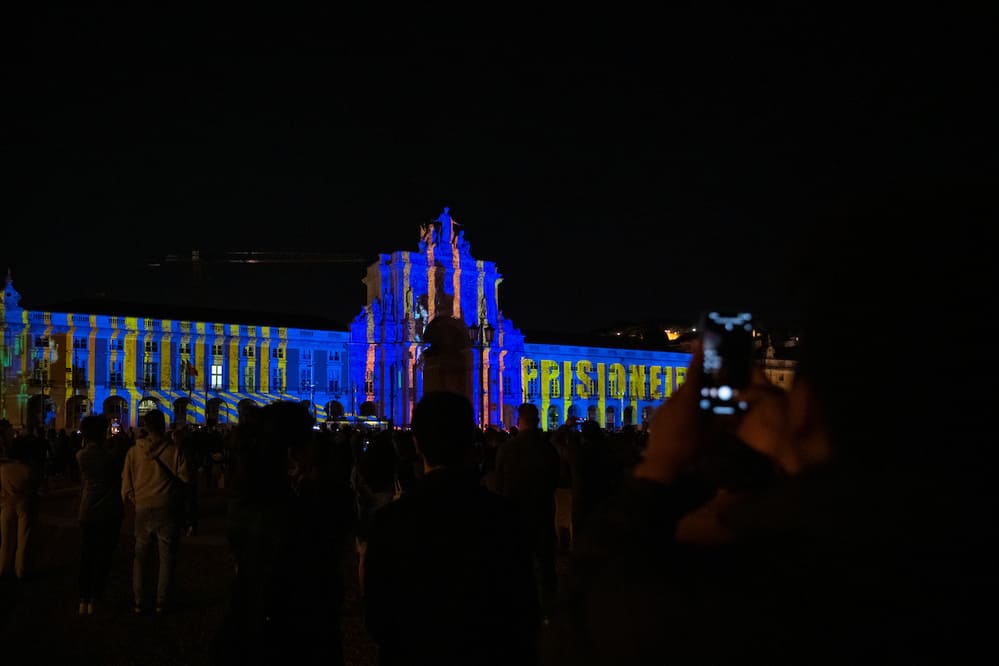 “Memórias de Abril”, um espetáculo de videomapping numa viagem pelos acontecimentos que marcaram o antes e o depois da Revolução de 25 de Abril de 1974