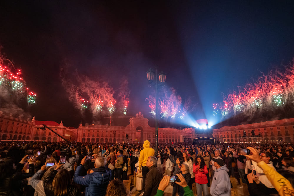 No final da noite, o último tema do concerto foi acompanhado por uma sessão de fogo de artifício