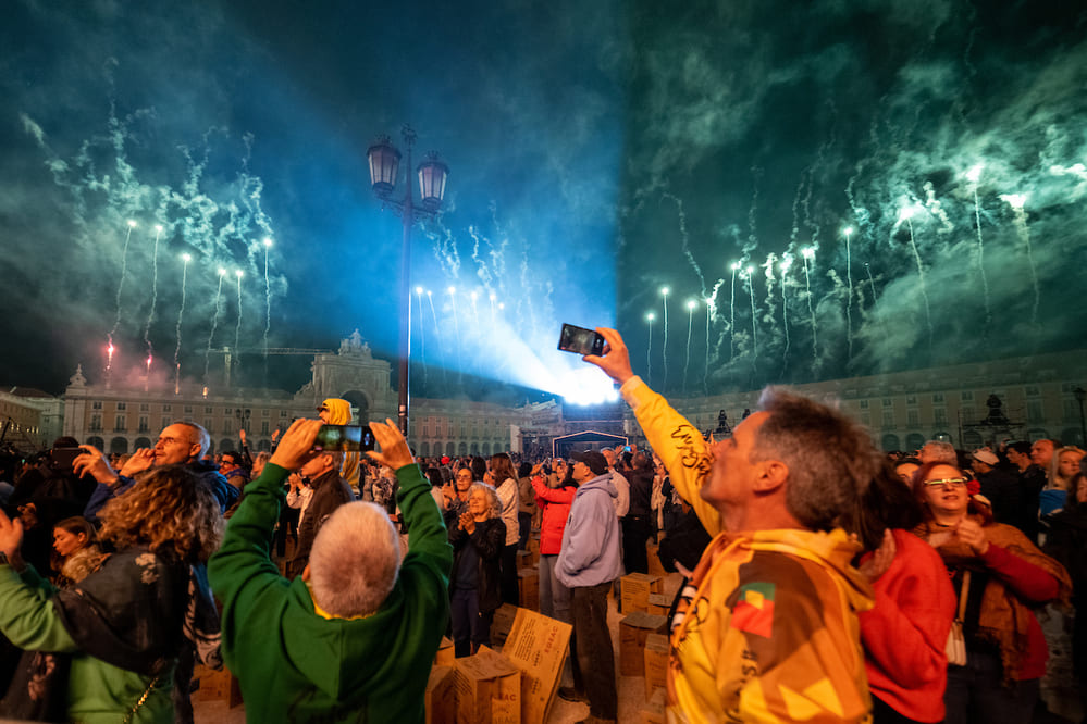 No final da noite, o último tema do concerto foi acompanhado por uma sessão de fogo de artifício