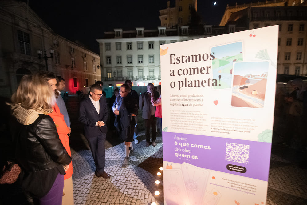 Câmara de Lisboa associou-se à Hora do Planeta - Na Praça do Município foi instalada uma exposição sobre a alimentação sustentável