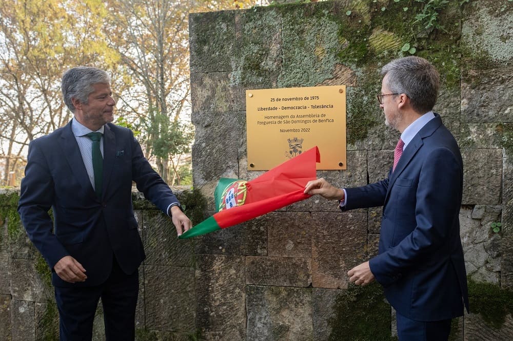 Descerramento de placa alusiva ao 25 de novembro - José da Câmara, presidente Junta São Domingos de Benfica e Carlos Moedas, presidente da Câmara Municipal de Lisboa