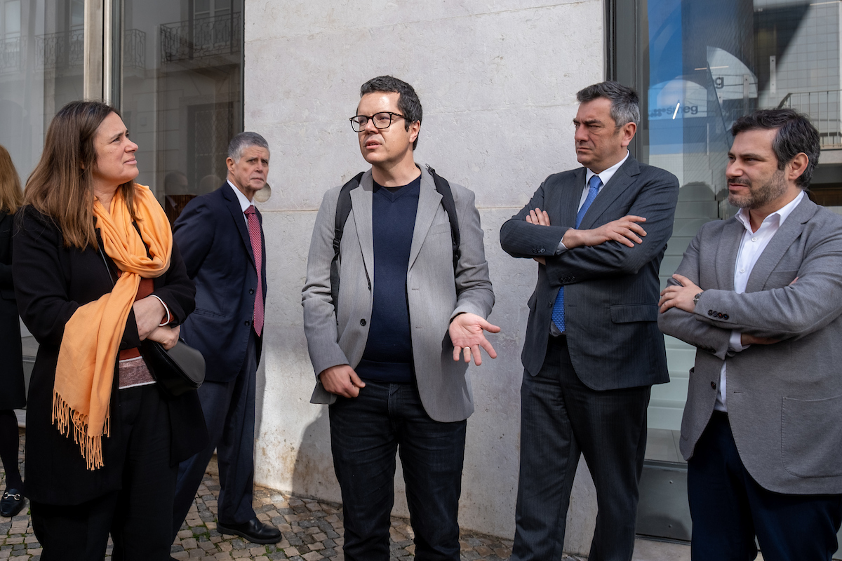 A homenagem resulta da petição "Homenagem em Lisboa - 25 de Abril”, com mais de 1 100 assinaturas