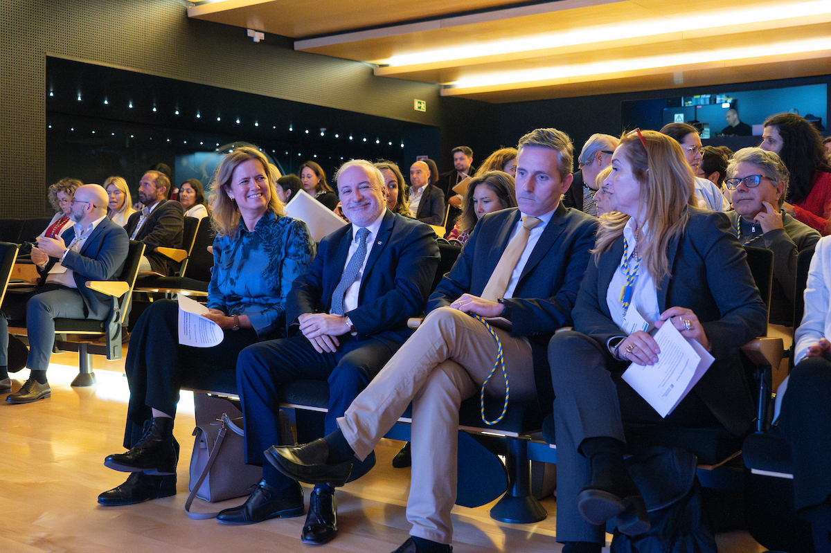 Joana Almeida, vereadora da Transparência e Prevenção da Corrupção da CML, Pedro de Brito Bogas, presidente do Conselho de Administração da Carris e Cecília Moreira, diretora do departamento de Transparência e Prevenção da Corrupção da CML