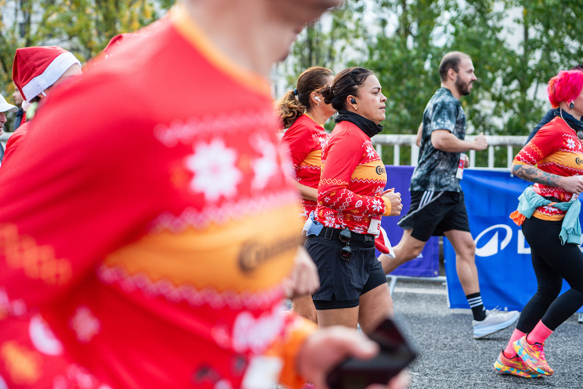 Cerca de oito mil pessoas juntaram-se esta manhã, na Av. Lusíada, para a partida da mais antiga prova de estrada de Lisboa