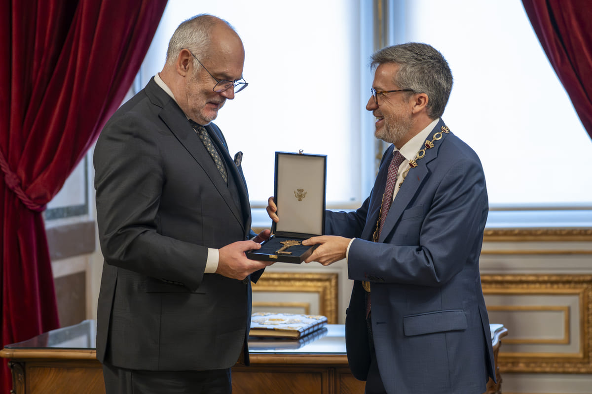 Alar Karis, presidente da Estónia, recebe Chave de Honra da Cidade