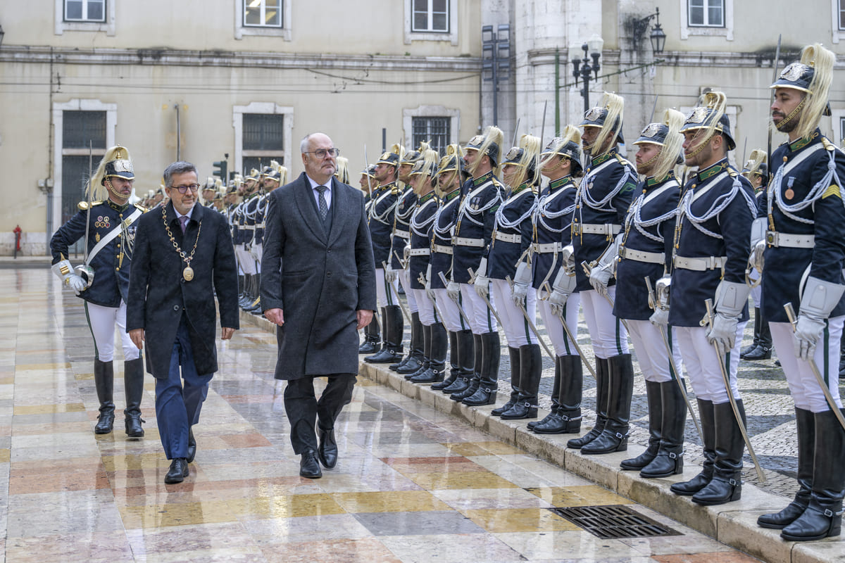Na primeira visita oficial ao nosso país, Alar Karis foi recebido nos Paços do Concelho de Lisboa, pelo presidente da autarquia, Carlos Moedas