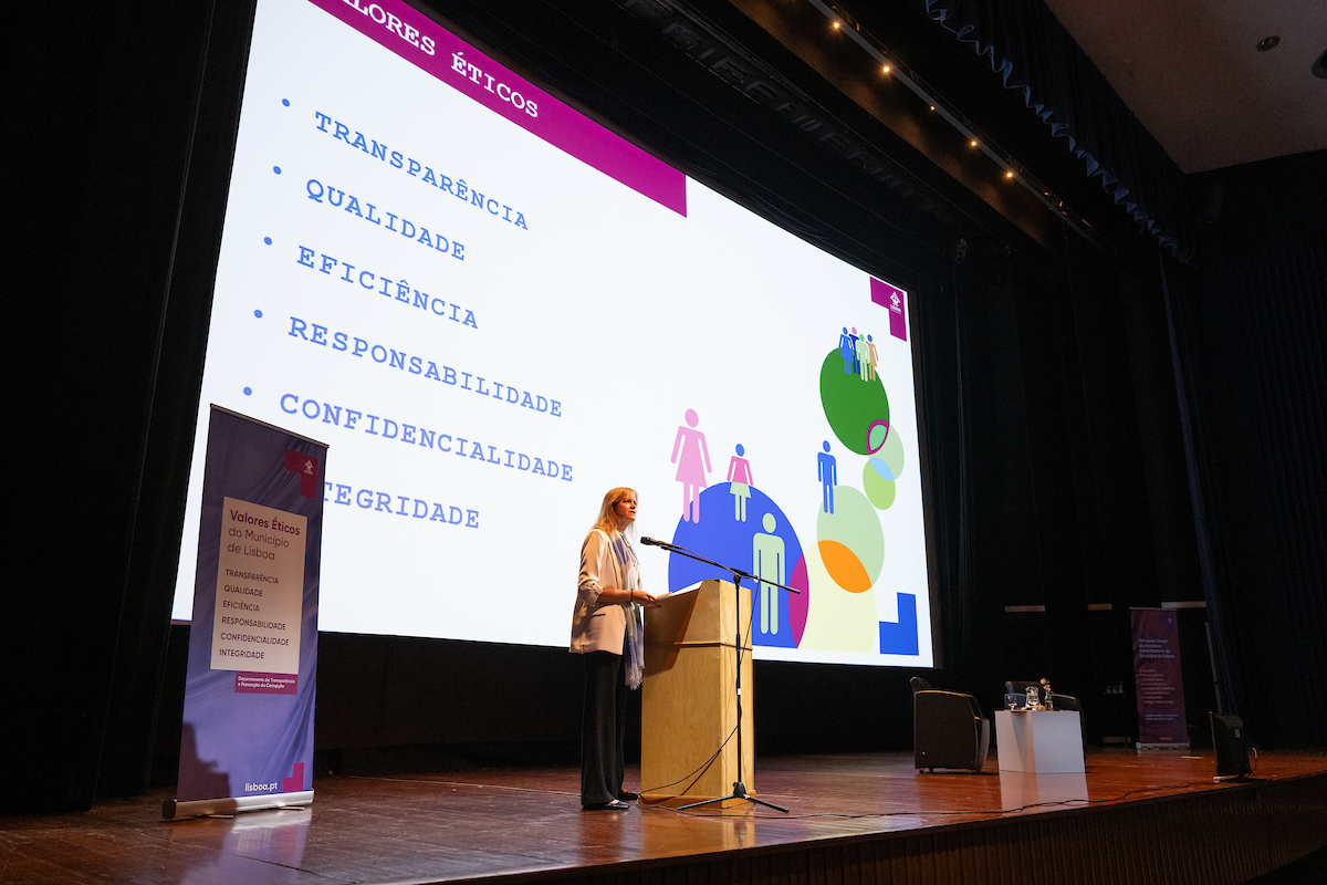 Os valores de transparência, qualidade, eficiência, responsabilidade, confidencialidade e integridade são realçados pela vereadora Joana Almeida