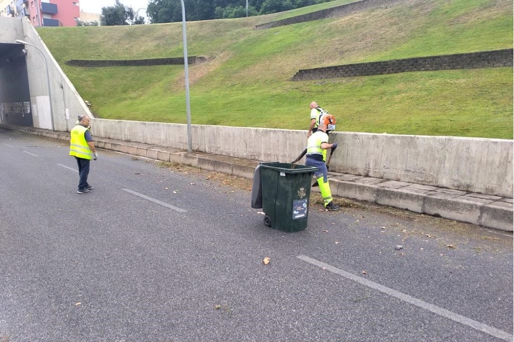 Deservagem e limpeza da Avenida Marechal Francisco Costa Gomes