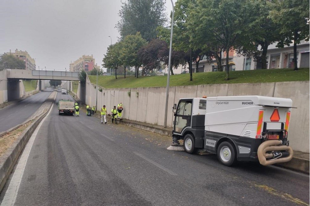 Deservagem e limpeza da Avenida Marechal Francisco Costa Gomes