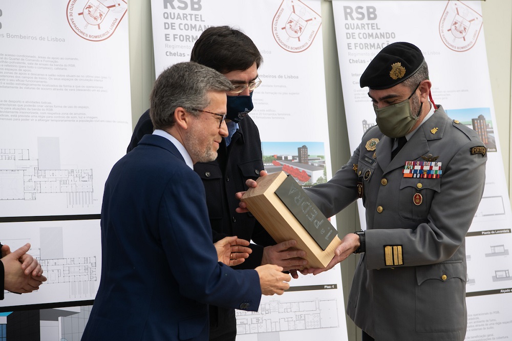 Carlos Moedas, presidente da CML, José António Videira, presidente da Junta Freguesia de Marvila, e Tiago Lopes, comandante do RSB