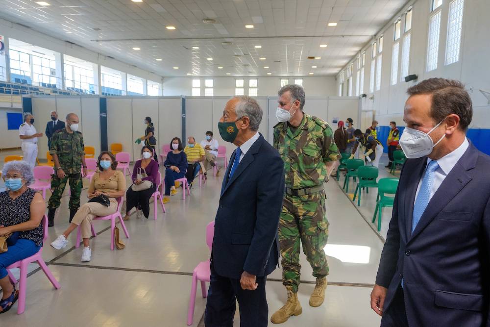Fernando Medina, Marcelo Rebelo de Sousa e Gouveia e Melo - Centro de Vacinação no Estádio Universitário