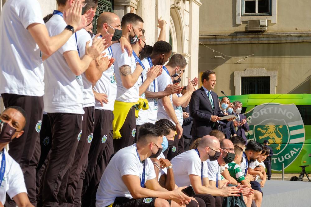 Fernando Medina recebeu equipa de Futsal do Sporting na Câmara de Lisboa