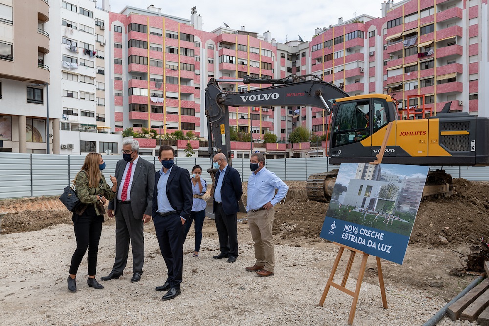 Fernando Medina visita obras da futura Creche da Estrada da Luz