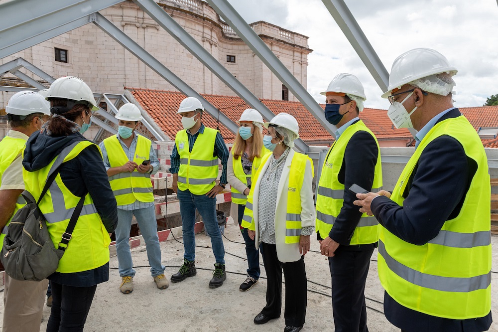 Fernando Medina visita obras da futura Creche do Convento do Desagravo