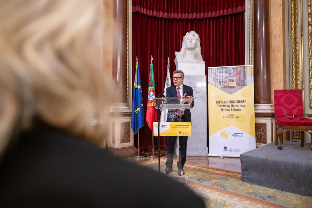 " As cidades são o centro e a plataforma para encontrar a polarização na política e na democracia porque existe diversidade." sublinha Carlos Moedas, presidente da Câmara Municipal de Lisboa e membro do Conselho Consultivo da Re-Imagine Europa