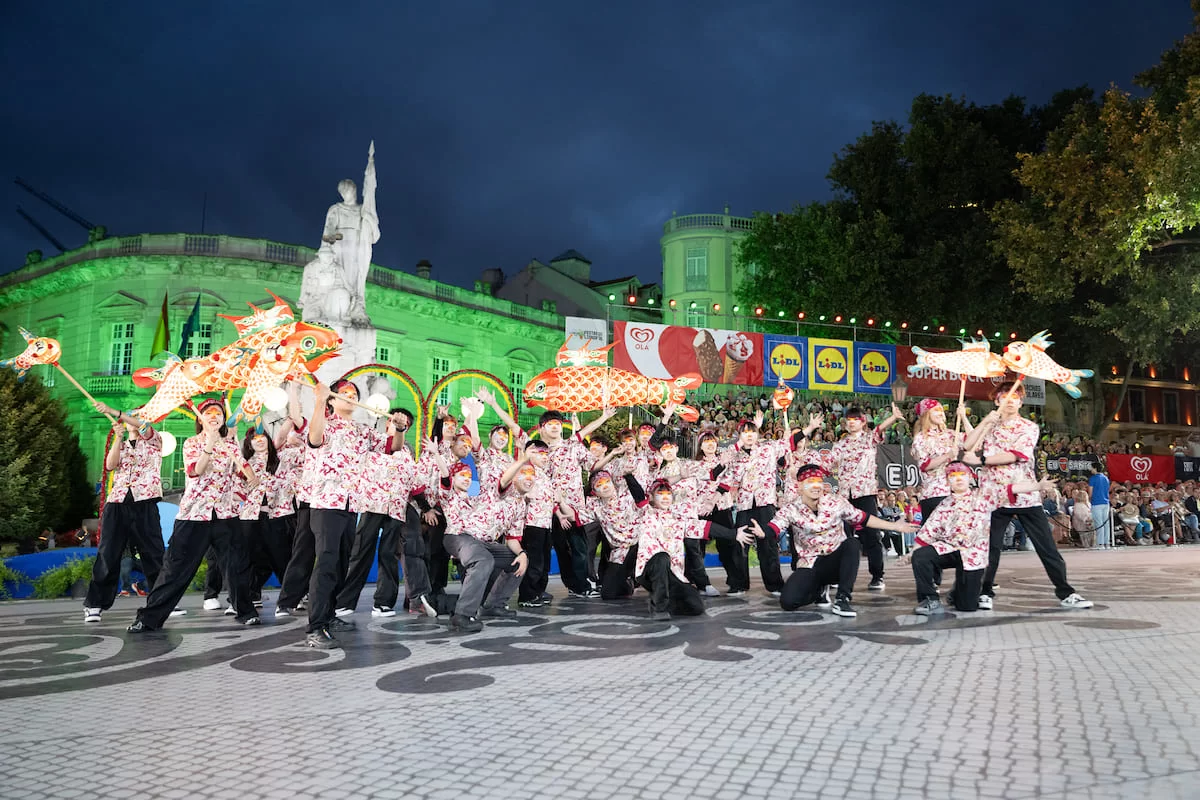 Macau Street Dance, com a Dança da Lanterna do Peixe Dourado