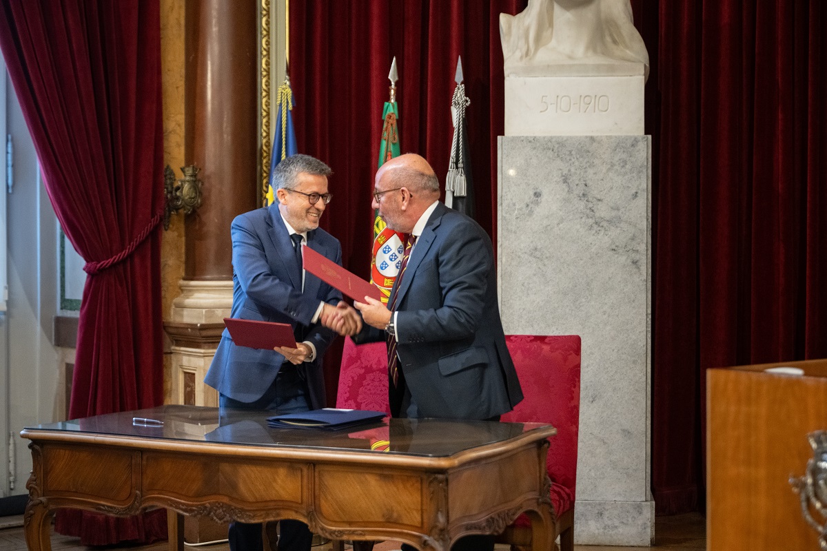 O acordo entre o Ministério da Administração Interna e a Câmara Municipal de Lisboa visa a reabilitação de seis esquadras - Carlos Moedas e Telmo Correia