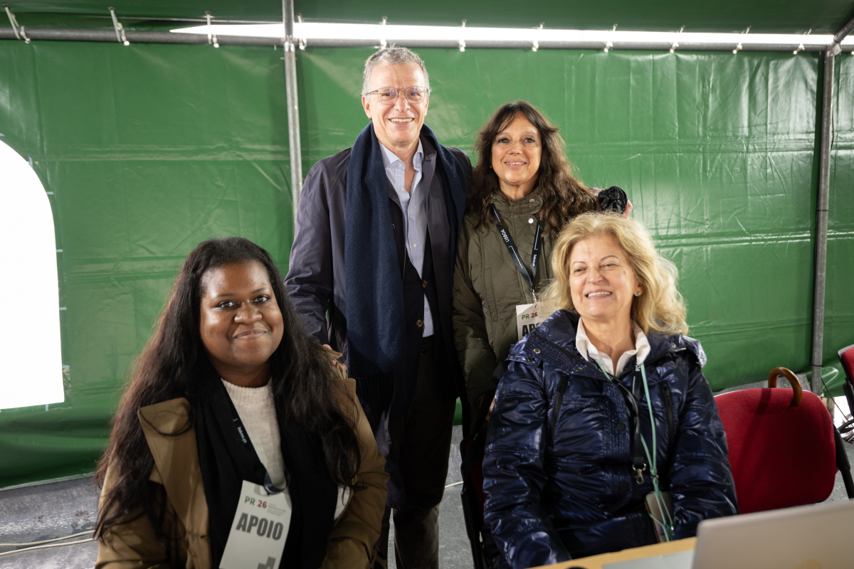 Gonçalo Reis, vice-presidente da CML com trabalhadores da CML que estiveram de apoio à 2.ª volta da eleição do Presidente da República 2026