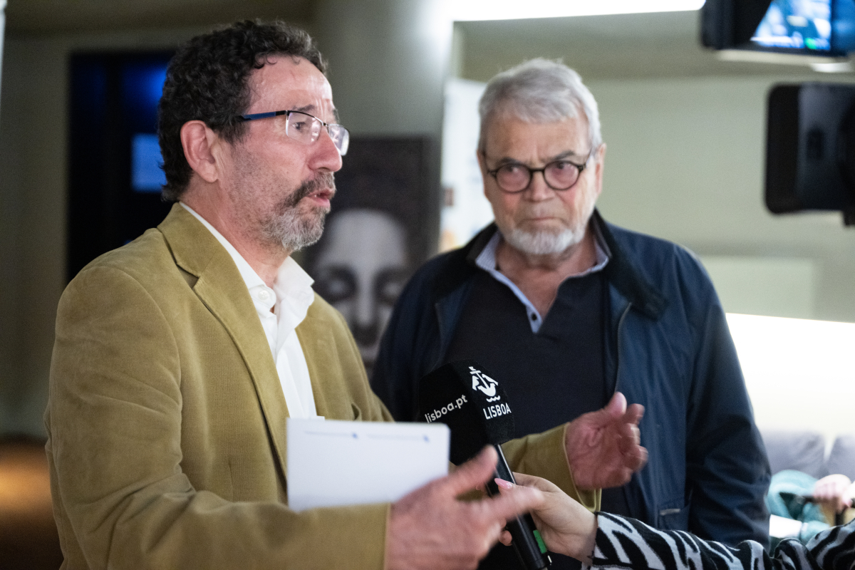 O documentário recupera um valioso conjunto de testemunhos orais de profissionais ligados ao jornal