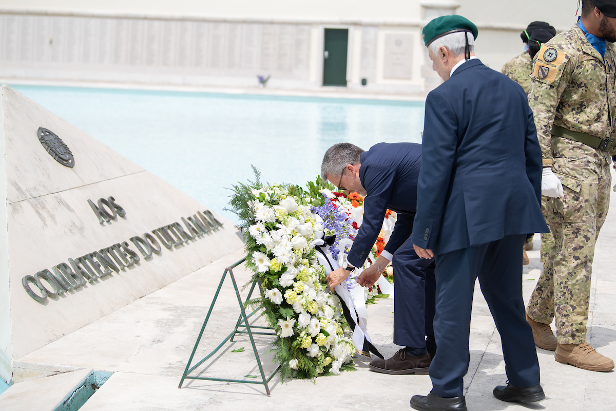 Carlos Moedas, presidente da CML, coloca Coroa de flores junto ao Monumento em homenagem aos antigos combatentes