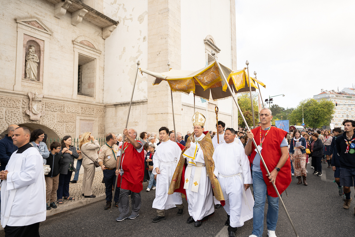 O culto a Nossa Senhora da Luz e a sua procissão remontam ao século XV