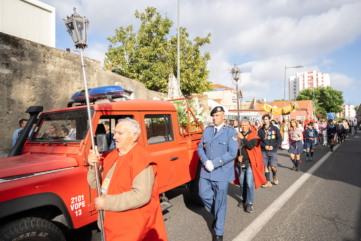 Imagem da padroeira transportada num veículo do Regimento de Sapadores Bombeiros de Lisboa