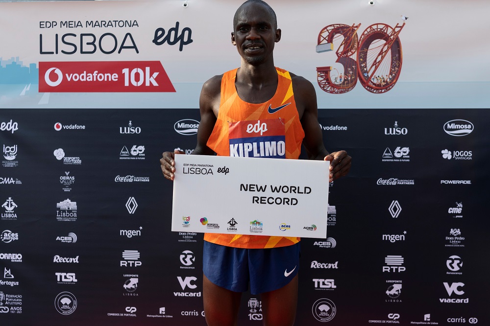 Jacop Kiplimo, do Uganda, bateu o recorde mundial da meia maratona, com 57.31 minutos