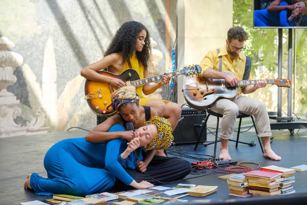 KI KRE TXEU é um concerto-falado em cabo-verdiano (variedades de Santiago e de São Vicente)