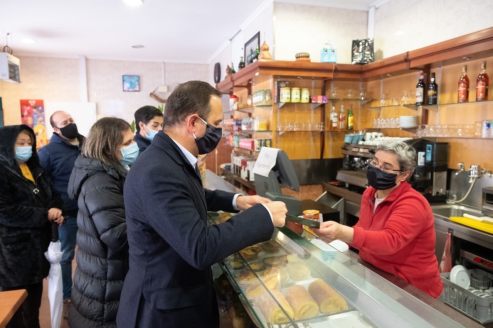 Fernando Medina deslocou-se às freguesias de Arroios e Penha de França para apresentar o programa aos comerciantes